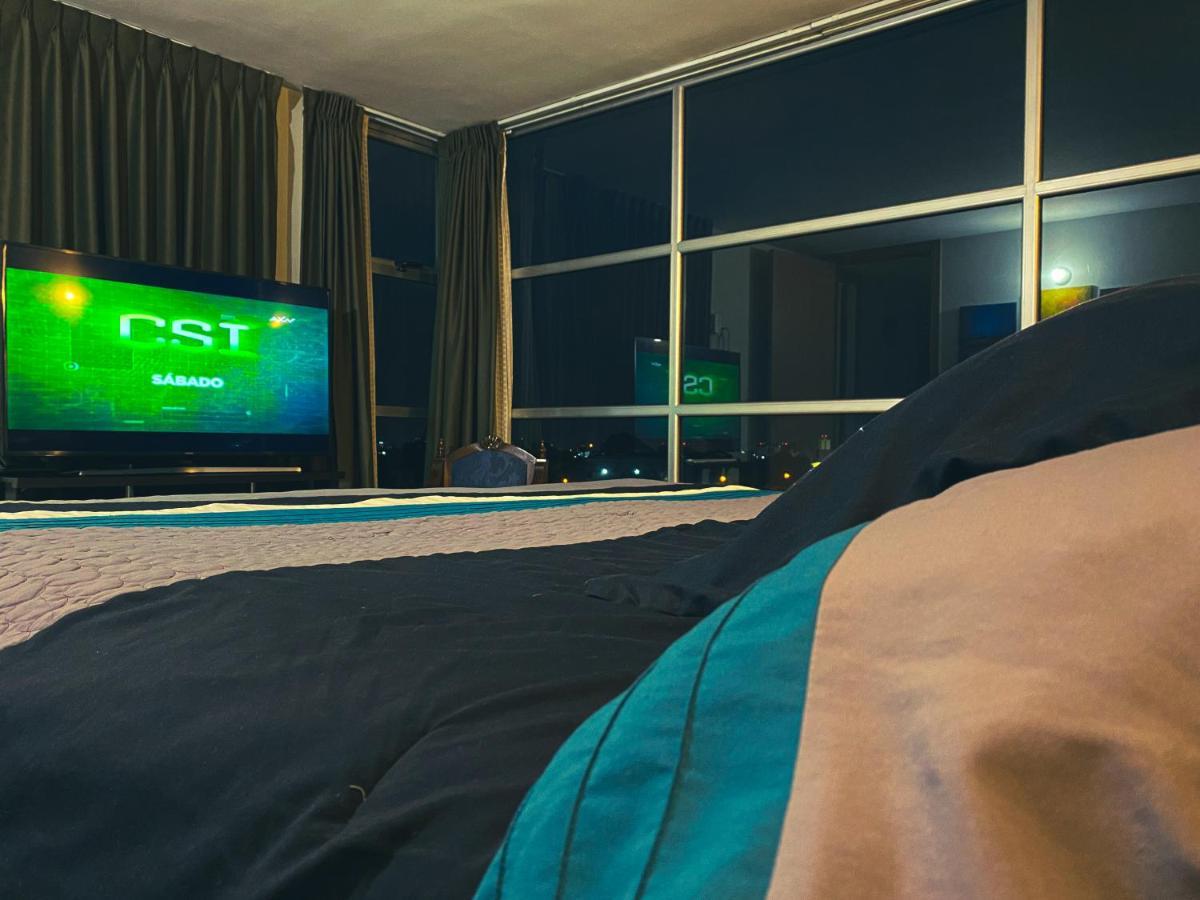 2 Rooms, 1 King Size Bed, 64" Smart Hdtv Ciudad de Guatemala Exteriér fotografie
