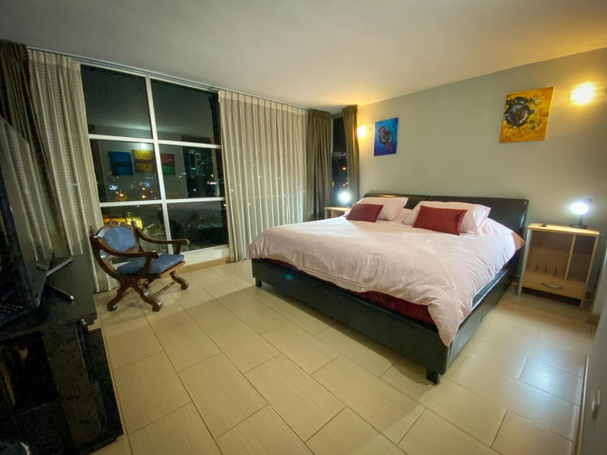 2 Rooms, 1 King Size Bed, 64" Smart Hdtv Ciudad de Guatemala Exteriér fotografie